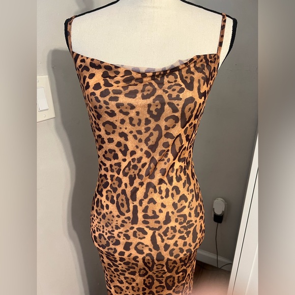 Elegant Animal Print Maxi Dress - Picture 8 of 9